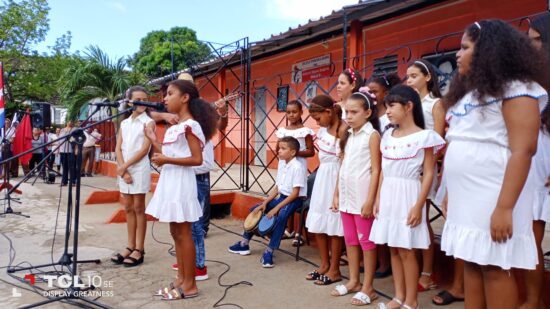El proyecto Pequeños Manacanabos animó la actividad por el reinicio del curso escolar 2021-2022 de Trinidad, en la escuela primaria Antonio Maceo de la comunidad de Caracusey. Foto: Casa de Cultura Condado/Facebook.