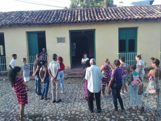 En el Cabildo de los Congos Reales,  en el Consejo Popular Monumento, radica uno de los colegios electorales de Trinidad.