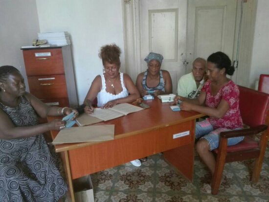 Desde muy temprano, los integrantes de las mesas electorales presentes en sus respectivos Colegios. Foto: Alipio Martínez Romero/Radio Trinidad Digital.