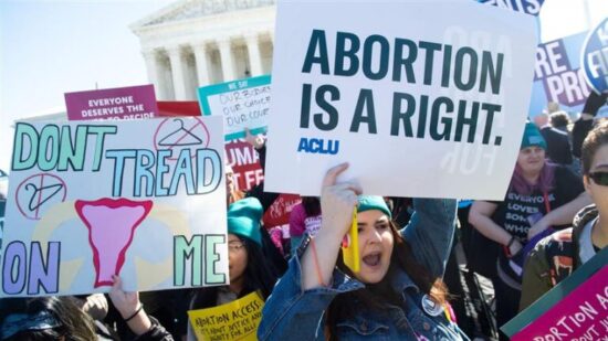 Manifestaciones en contra de las leyes que prohíben el aborto en Estados Unidos. Foto: Prensa Latina.