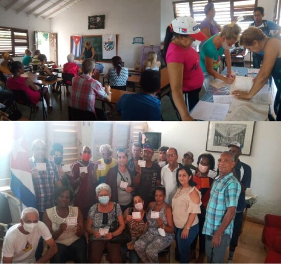 Fuerte ha sido la preparación de las autoridades electorales de Trinidad para este referendo del Código de las Familias en Cuba, según el Presidente del Consejo Electoral Municipal, Luis Jiménez Zúñiga. (En la foto de abajo, a la extrema derecha). Fotos: Alipio Martínez Romero/Radio Trinidad Digital.