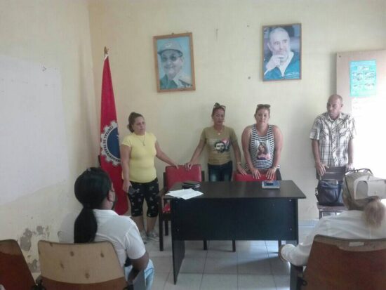 El Llamamiento de la Central de Trabajadores de Cuba, sobre el Código de las Familias, se trasmite en Activos Sindicales de Trinidad, de cara al referendo del domingo 25 de septiembre. Fotos: Alipio Martínez Romero/Radio Trinidad Digital.