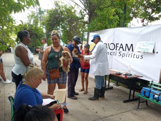 Con vacunas y otros productos llega LABIOFAM Sancti Spíritus a Trinidad