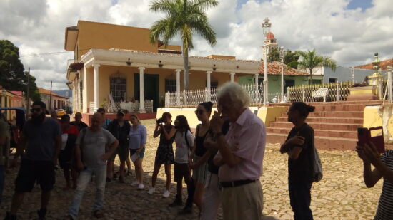 Numeroso público acudió a la inauguración de esta exposición Intimidad, del villaclareño Fredy Hernández Martínez.