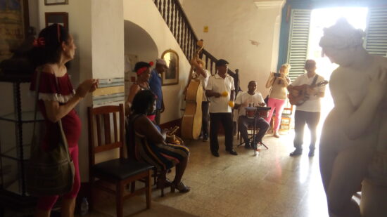 El Septeto Rafael Saroza animó la inauguración de esta exposición de fotografías que acoge la Galería de Arte Universal Benito Ortiz Borrell, de Trinidad.