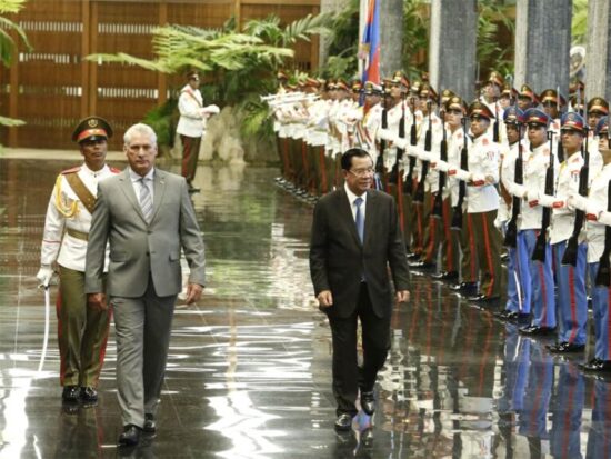 Ceremonia oficial de recibimiento al primer ministro del Reino de Cambodia, Samdech Techo Hun Sen en el Palacio de la Revolución. Foto: Prensa Latina.