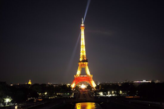 La Torre Eiffel también se apagará más temprano ante la posibilidad de recortes del servicio eléctrico. Foto: Antoine Gyori - Corbis (Corbis via Getty Images)