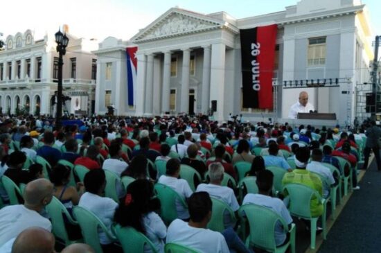 Estuvieron presentes miembros del Buró Político, familiares de los caídos, ‘combatientes entre estos Julio Camacho Aguilera, Comandante del Ejercito Rebelde y líder de la insurrecta del 5 de Septiembre.