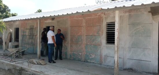 Labores en la escuela de la zona rural de Caracusey, semanas atrás.