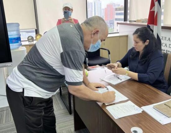 Colegios electorales en China para colaboradores y funcionarios cubanos en ese país. Foto: Cubadebate.