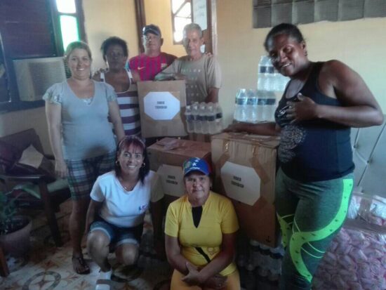 Trabajadores del Deporte en Trinidad junto a diversos artículos donados para damnificados por el huracán Ian. Fotos: Alipio Martínez Romero/Radio Trinidad Digital.
