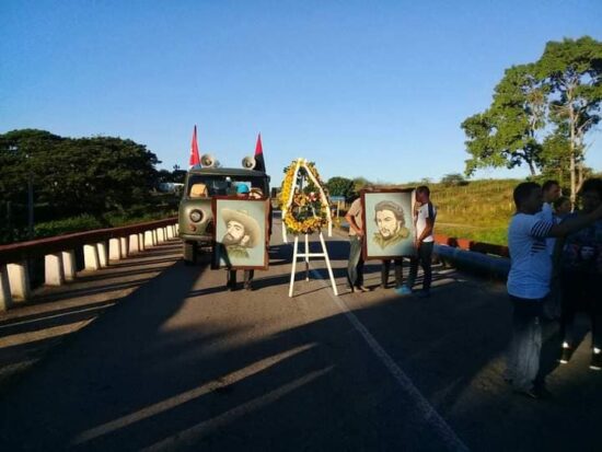 Cada 28 de octubre, en el cierre de la Jornada Ideológica Camilo-Che, los trinitarios depositan flores en el río Guaurabo, hecho que se repite en los demás asentamientos poblacionales del municipio.