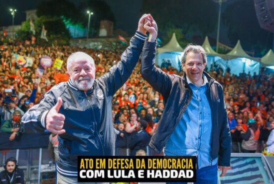 Lula da Silva y el exministro Fernando Haddad en acto en defensa de la democracia en Brasil. Foto: Prensa Latina.