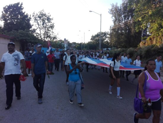 Nuevamente los trinitarios rendirán homenaje de recordación al comandante Camilo Cienfuegos, al depositar flores en el río Guaurabo, a la salida de Trinidad rumbo a Cienfuegos. Foto: Archivo Radio Trinidad Digital.