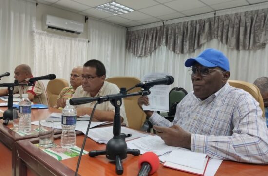 Salvador Valdés Mesa presidió el intercambio con directivos del sector agrícola de la provincia de Sancti Spíritus. Fotos: Yosdany Morejón/Escambray.