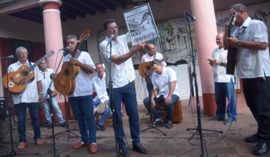 Reconocimiento a la Parranda Típica Espirituana, por su centenario de vida artística, protagonizado por varias generaciones de músicos. Foto: Oscar Alfonso/Escambray.