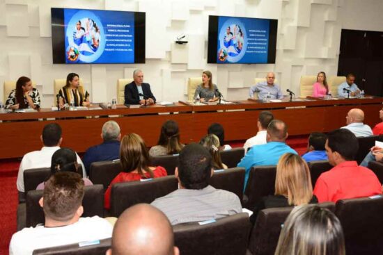 Presidente de Cuba presidió encuentro de la juventud cubana. Foto: Prensa Latina.