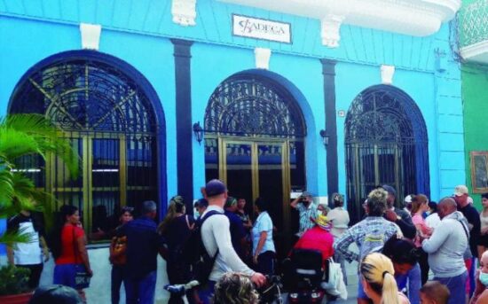 Uno de los más complejos procesos de los últimos tiempos ha sido la instauración de un nuevo mercado cambiario en el país. Foto: Delia Proenza/Escambray.