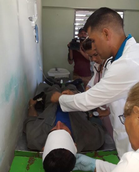 Los integrantes del Consejo de Defensa Provincial apreciaron un ejercicio de recepción masiva de heridos en el Consultorio Médico No. 37 con servicios extendidos.