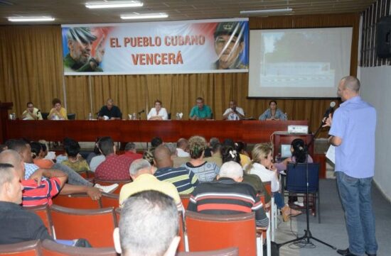 El pleno del Comité provincial del Partido analizó los resultados económicos de la provincia durante lo que va de año. Fotos: Vicente Brito/Escambray.
