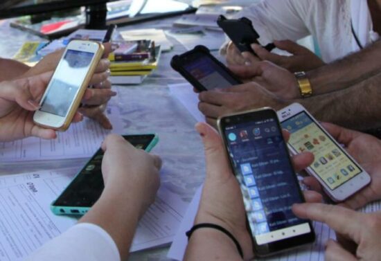 Los públicos dependen cada vez más de la telefonía móvil para las comunicaciones. Foto: Archivo Escambray.