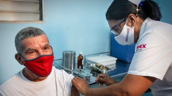 La alta efectividad de las vacunas cubanas contra la pandemia de la COVID-19 ha sido resaltada por expertos de varias partes del mundo. Foto: ACN.