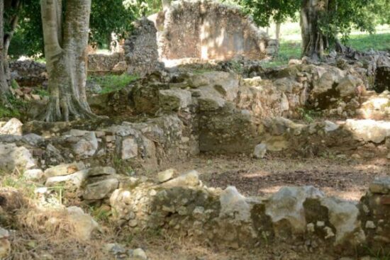 Ruinas del antiguo ingenio azucarero de San Isidro de los Destiladeros, en el Valle de los Ingenios, de Trinidad.