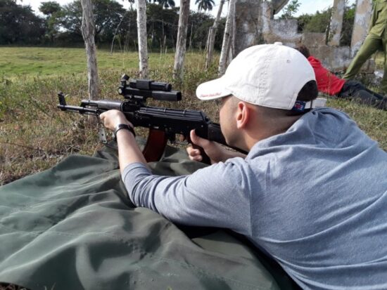 José Alejandro Díaz ya no es un novato. En su caso recibió preparación militar durante su estancia el Servicio Militar Activo.