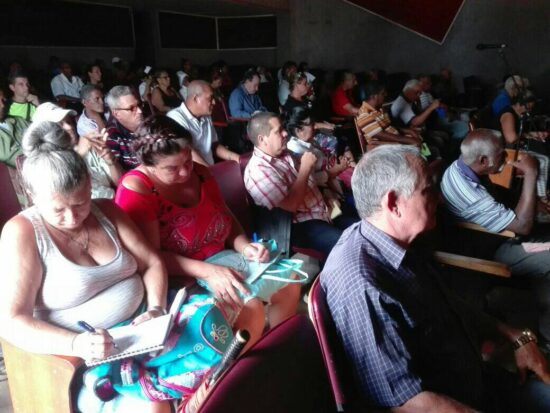 En la cita, efectuada en el cine Romelio Cornelio, de Trinidad, se pasó revista a los compromisos contraídos como parte de la Jornada Triunfo de la Revolución. Fotos: Alipio Martínez Romero/Radio Trinidad Digital.