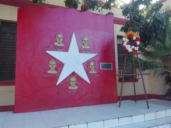 Monumento a los cinco mártires trinitarios asesinados por la dictadura batistiana en 1957, Mario Guerra Landestoy, Fausto Pelayo Alonso, Francisco Perttesen Magariño, Pedro Zerquera Nieblas y Clemente Pereira.