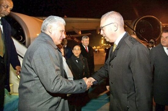 Presidente cubano llega a Turquía. Foto: Estudios Revolución