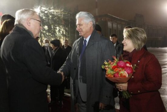 El Presidente de Cuba, Miguel Díaz-Canel Bermúdez, es despedido por el vicecanciller ruso Serguei Riabkov. Foto: Cubadebate.