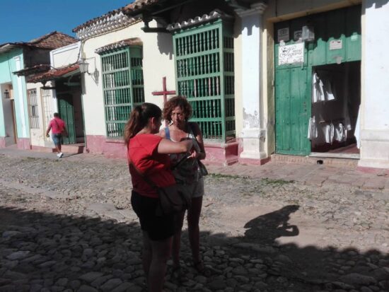 •En la Plaza Segarte, con toda su belleza en derredor.