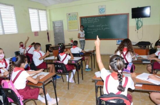 A los maestros presentes en las aulas se incorporarán más de 230 el venidero curso escolar. Foto: Vicente Brito/Escambray.