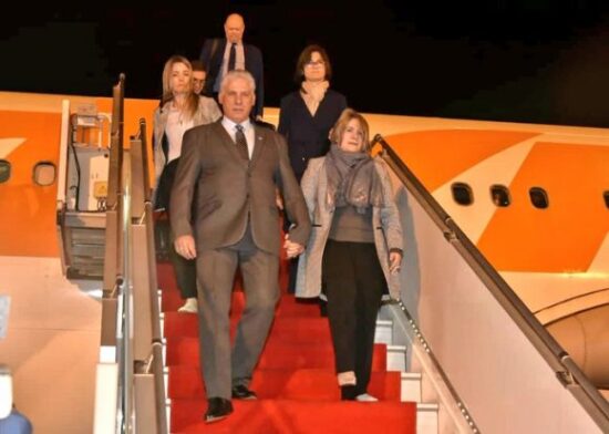 Presidente de Cuba arriba a Argelia en visita oficial. Foto: Twitter/ @PresidenciaCuba.