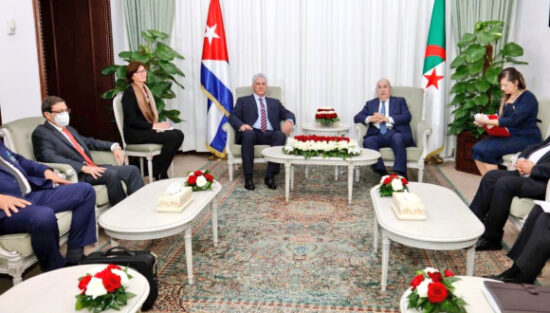 Los mandatarios sostuvieron conversaciones oficiales en el Palacio Presidencial argelino. Foto: @PresidenciaCuba.