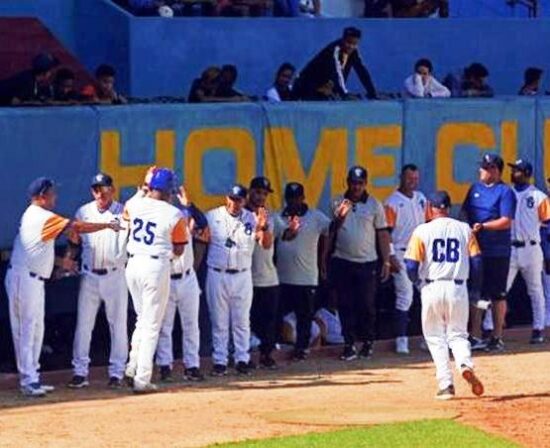 Doble impulsor de Mendoza en partido donde bateó de 3-2.