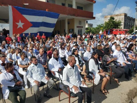 El Policlínico Universitario Camilo Cienfuegos, de Yaguajay, fue el escenario para el inicio a nivel nacional de la jornada de homenaje a los trabajadores del sector de la Salud y BioFarmaCuba.