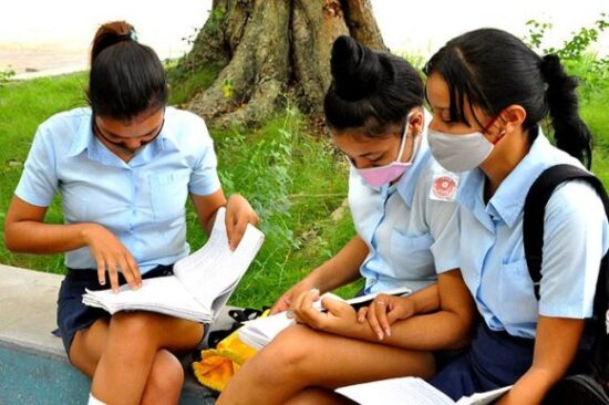 Estudiantes doce grado se preparan para las pruebas de ingreso a la educación superior. Foto: Cubadebate.