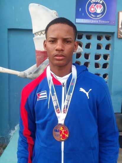 El medallista de bronce en el mundial juvenil, el trinitario Pedro Alexis Veitía lidera escuadra espirituana a nacional Lino Salabarría Pupo.