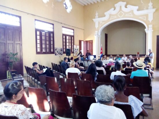 Numerosos investigadores, trabajadores y directivos de instituciones culturales, asisten al XXXIV Coloquio de la Cultura Trinitaria. Foto: José Rafael Gómez Reguera/Radio Trinidad Digital.
