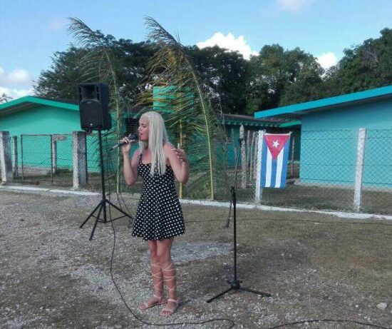 El arte se hizo presente en medio de estos momentos de regocijo de la comunidad rural de Méyer, en este municipio de Trinidad. Foto: Alipio Martínez Romero/Radio Trinidad Digital.