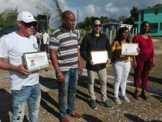 Reconocimiento para los más destacados en las acciones de la comunidad rural de Méyer, incluidas las formas de gestión no estatal. Foto: Alipio Martínez Romero/Radio Trinidad Digital.
