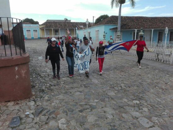 La caminata atravesó zonas del Centro Histórico de Trinidad, hasta la Loma de la Vigía.