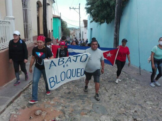 La caminata atravesó zonas del Centro Histórico de Trinidad, hasta la Loma de la Vigía.