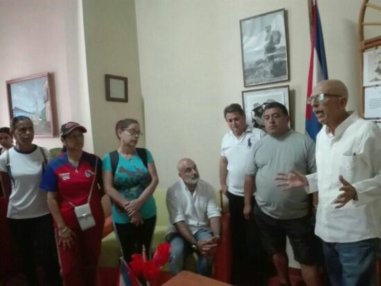 Juan Lázaro Besada Toledo, presidente de la Sociedad Cultural José Martí en Trinidad, en la sede del ICAP, al reseñar sobre la vida y obra de nuestro Héroe Nacional.