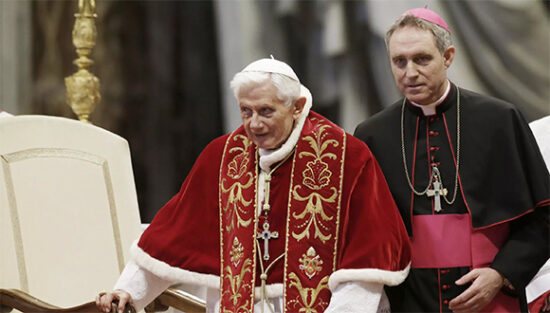 Ratzinger, primer papa alemán de la era moderna, sustituyó en 2005 a Juan Pablo II. En ocho años, tuvo un papado intenso. En marzo de 2012 visitó Cuba. Foto: AP.
