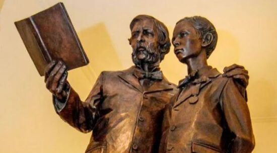 Escultura dedicada a Rafael María de Mendive y su alumno José Martí, del artista José Villa Soberón. Foto: Internet.