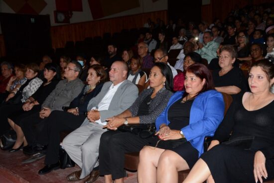 A propósito del acto, en la noche de este viernes se desarrolló una gala cultural a la que asistió la ministra del CITMA Elba Rosa Pérez Montoya. Foto: Vicente Brito / Escambray.