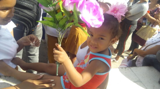 Las banderas cubanas, los trajes típicos latinoamericanos y las flores no faltarán en el homenaje pioneril al Hombre de la Edad de Oro. Foto: José Rafael Gómez Reguera/Radio Trinidad Digital.